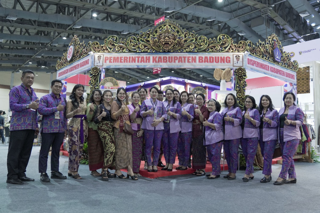 Seniasih Giri Prasta Hadiri Pembukaan Inacraft 2023